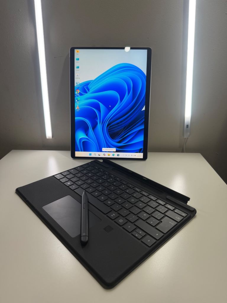 Microsoft Surface Pro 8 for Business i7-1185G7 16GB RAM 512GB SSD + Keyboard & Slim Pen 2 W11 Pro