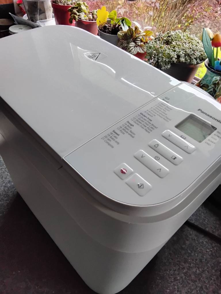 PANASONIC SD-B2510 AUTOMATIC BREADMAKER. NEWEST DESIGN. EXCELLENT. £55