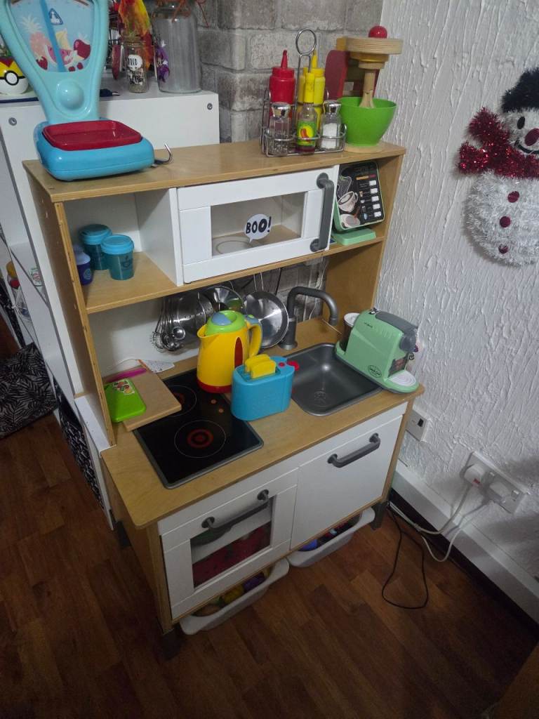 Kids pretned play kitchen 