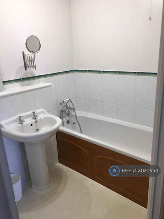 2 bedroom flat in Truro Road, Ramsgate, CT11 (2 bed) (#3020554)
