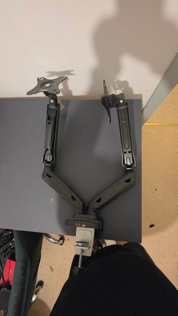 Dual.Monitor Arm