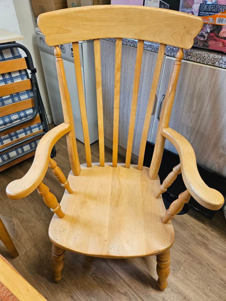 Highback carver armchair 