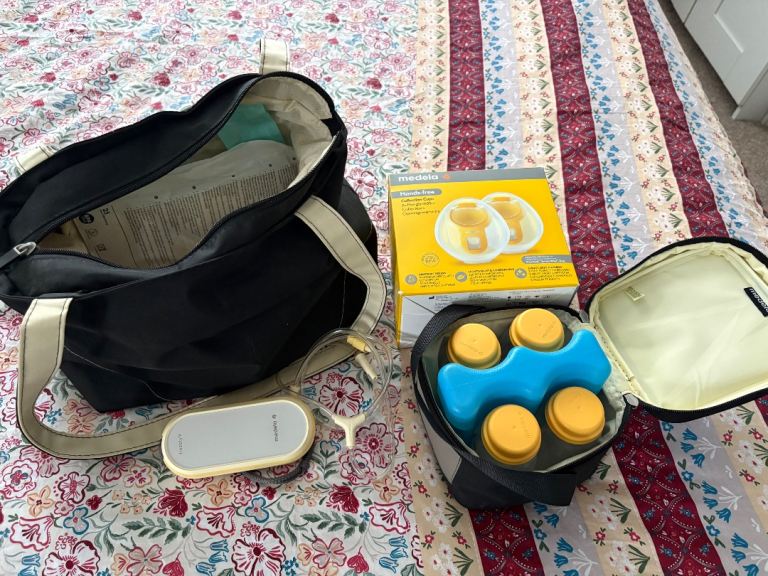 Medela Freestyle Breast Pump Kit with Hands-Free Cups and all extras - bargain