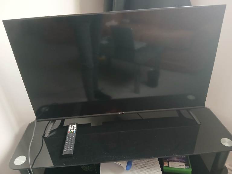 image for 40 inch hisense smart tv 