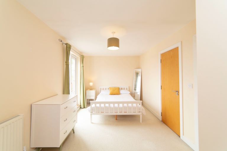 ✨ Spacious Double Room Available – Great Location Near Gloucester Road ✨