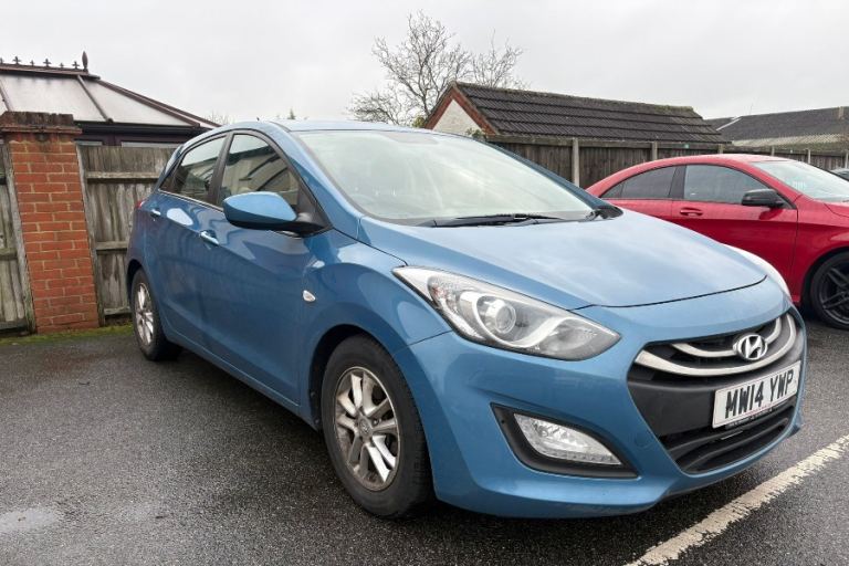  Hyundai I30 1.6 Crdi Active Hatchback 5dr Diesel Auto Euro 5 110 Ps Diesel