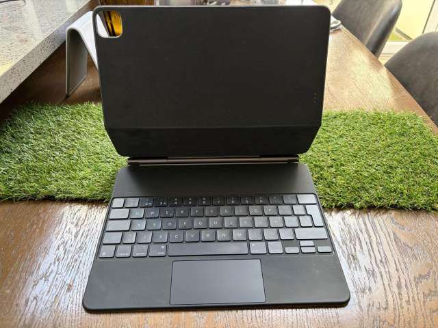 Apple Magic Keyboard 12.9” - A1998 (Spanish Layout) | in Greenford
