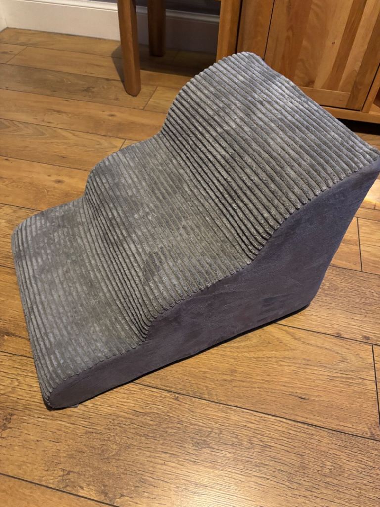 Pet Stairs - NEARLY NEW AND BRILLIANT CONDITION