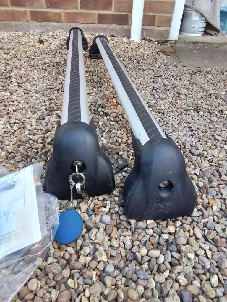 Ford Focus  ESTATE roof bars(2010>)