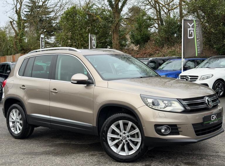 2012 Volkswagen Tiguan SE TDI 4MOTION - ONE OWNER - FULL SERVICE HISTORY - CAMERA - LEATHER Estat...