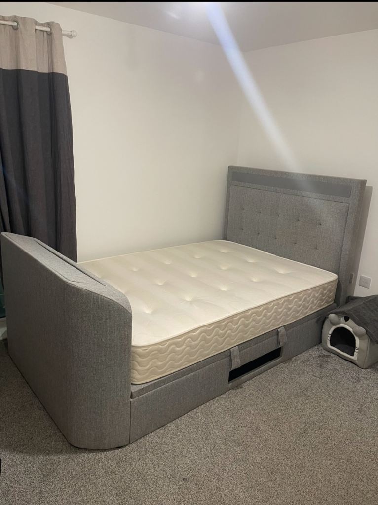 Double bed With lifting mechanism and the bed lifts up for storage
