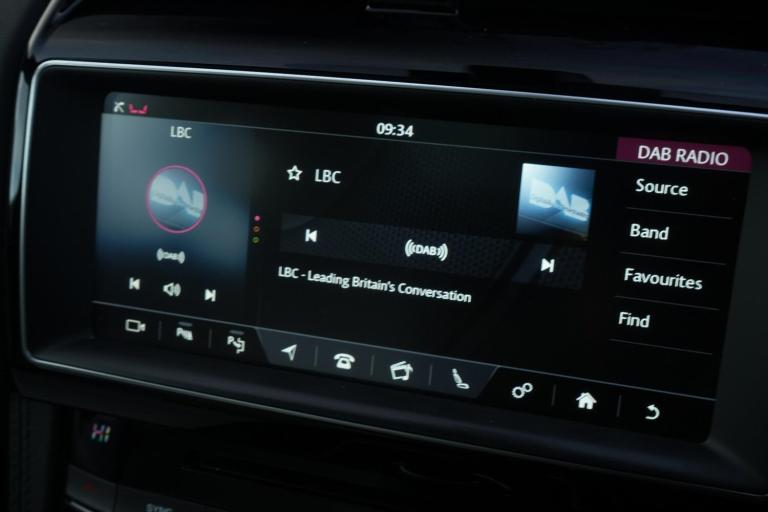 2016 Jaguar F-Pace 3.0d V6 1st Edition 5dr Auto AWD ESTATE DIESEL Automatic