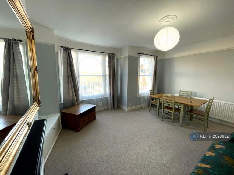 2 bedroom flat in Fernthorpe Road, London, SW16 (2 bed) (#2693932)