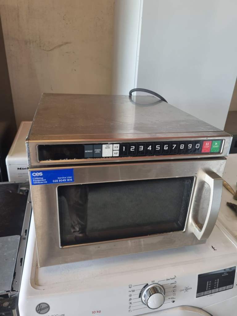 1800W Commercial Microwave & free delivery warranty