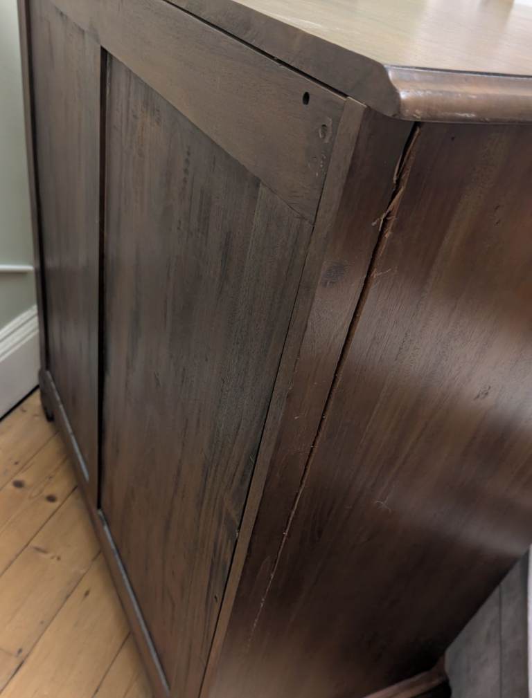 Mahogany chest of drawers