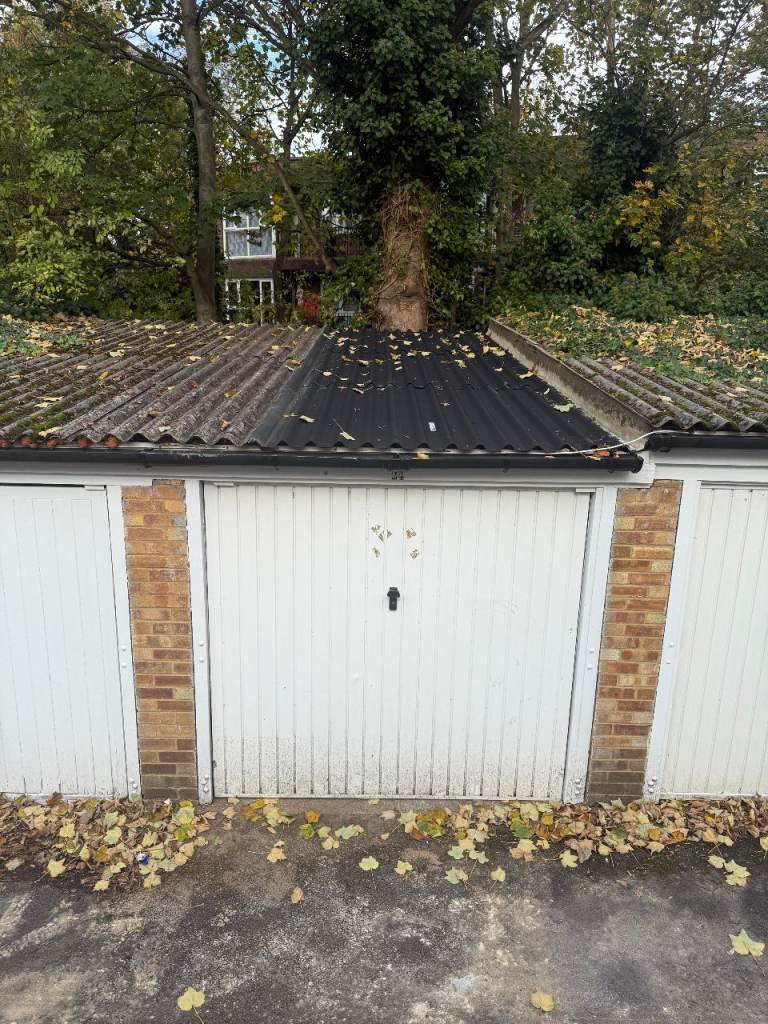 Privately secured Garage 