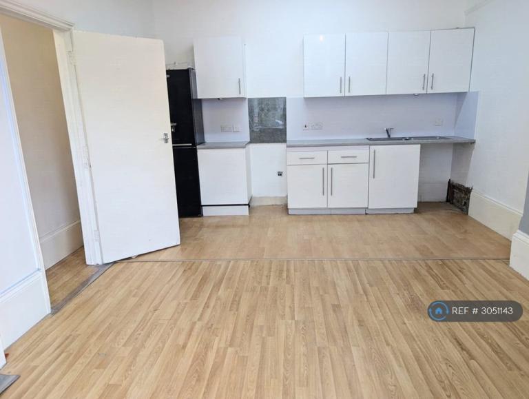 2 bedroom flat in Cliftonville, Margate, CT9 (2 bed) (#3051143)