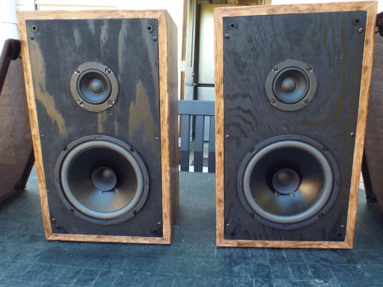 Pair of Vintage Wooden Speakers – Good Condition