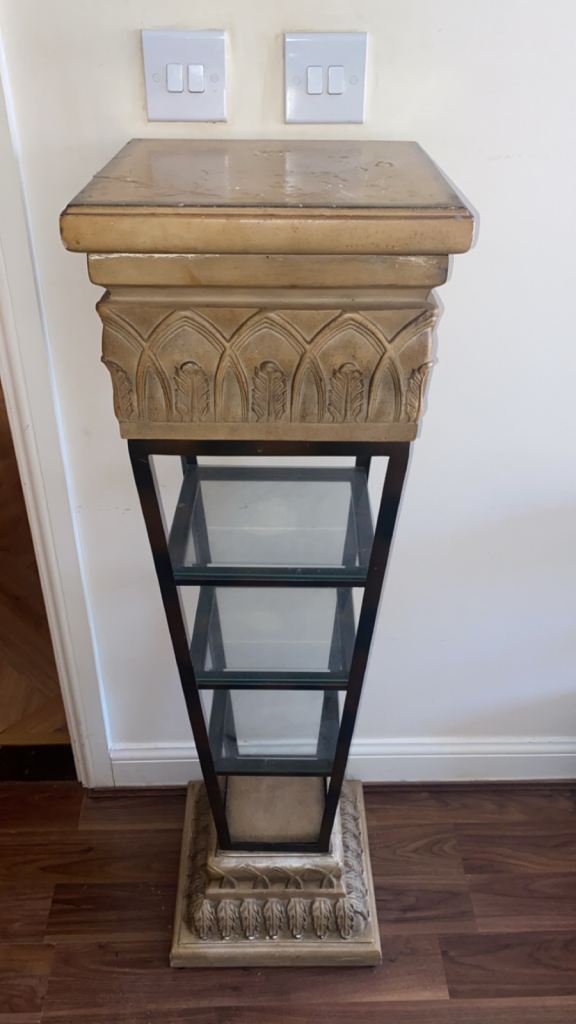Free - Gorgeous decor shelf with storage glass shelves 