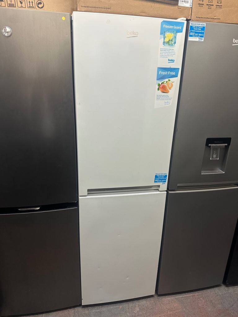 WHITE BEKO FRIDGE FREEZER FROST FREE