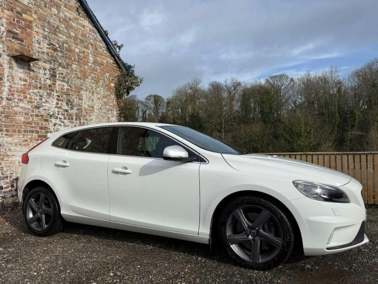 2016 Volvo V40 2.0 D4 R-Design Lux Nav Auto Euro 6 (s/s) 5dr HATCHBACK Diesel Automatic