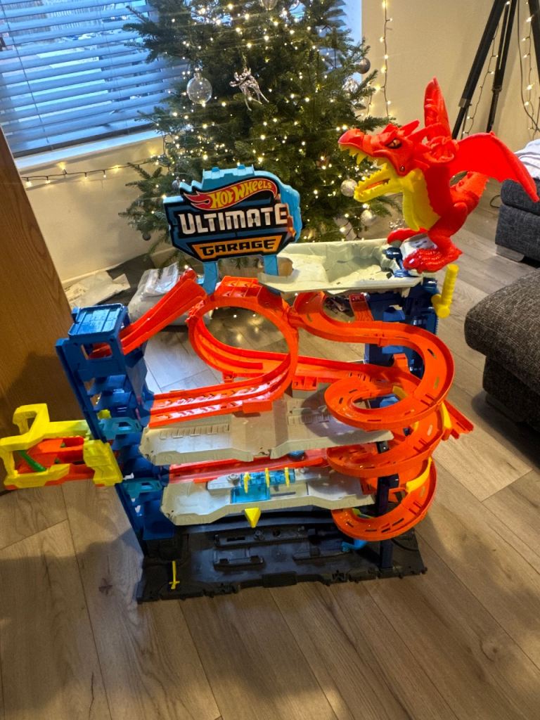 Ultimate garage hot wheels toy