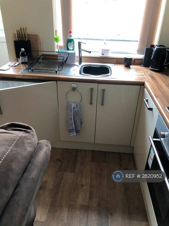 2 bedroom flat in City View, Leeds, LS11 (2 bed) (#2820952)