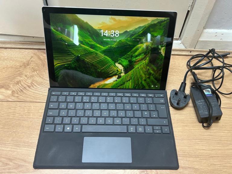 Microsoft Surface Pro 7 - i7 10th Gen 16GB RAM 256GB SSD