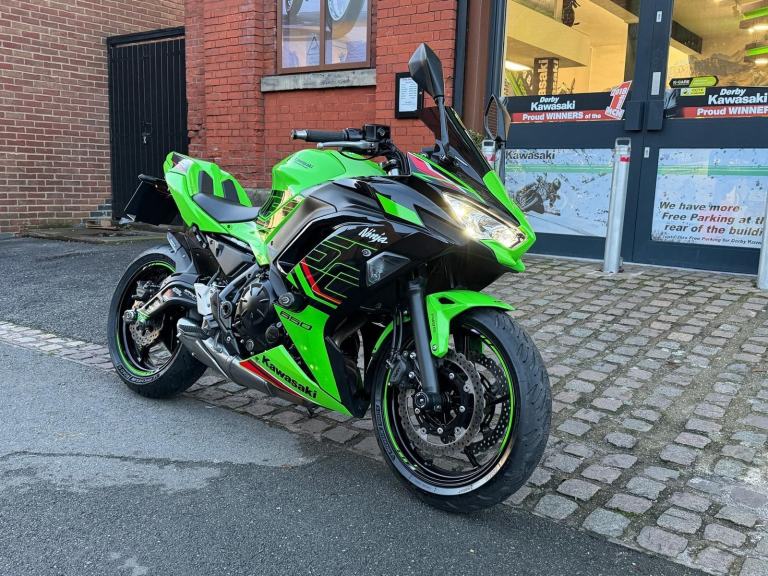 2023 Kawasaki Ninja 650 in KRT Green - lots of accessories 