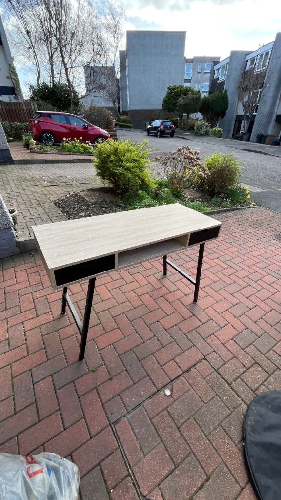 Desk / table