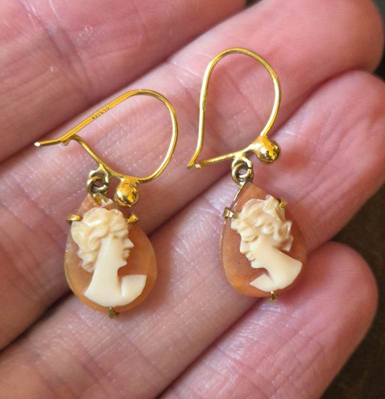 Vintage 9ct gold & cameo earrings