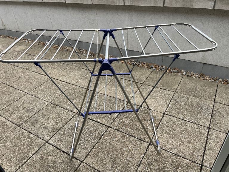 Metal Clothes Drying Rack – Good Condition