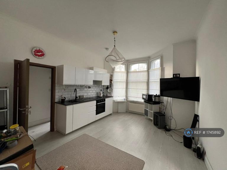 1 bedroom flat in The Avenue, Southampton, SO17 (1 bed) (#1745892)