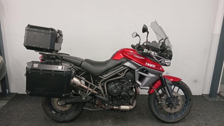 TRIUMPH TIGER 800 XRT ** MOT AUG 26 - SPOTLIGHTS - FULL LUGGAGE ** 