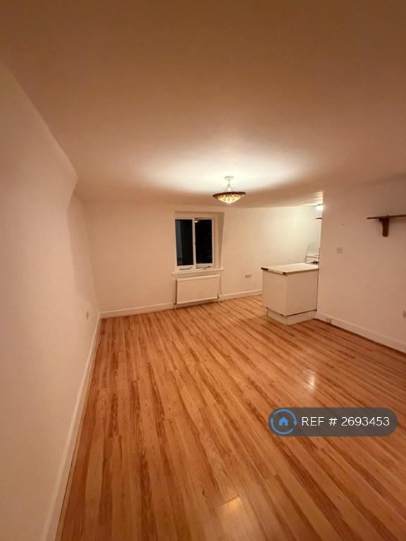 2 bedroom flat in Camberwell Grove, London, SE5 (2 bed) (#2693453)