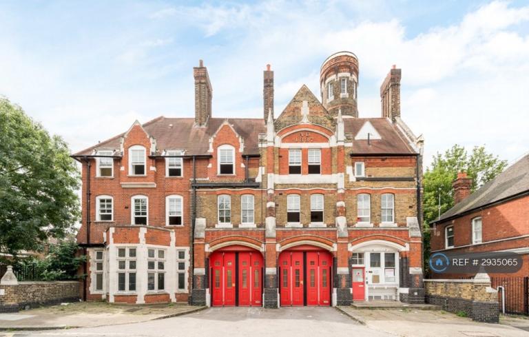 1 bedroom flat in Fire Station, London, SE18 (1 bed) (#2935065)