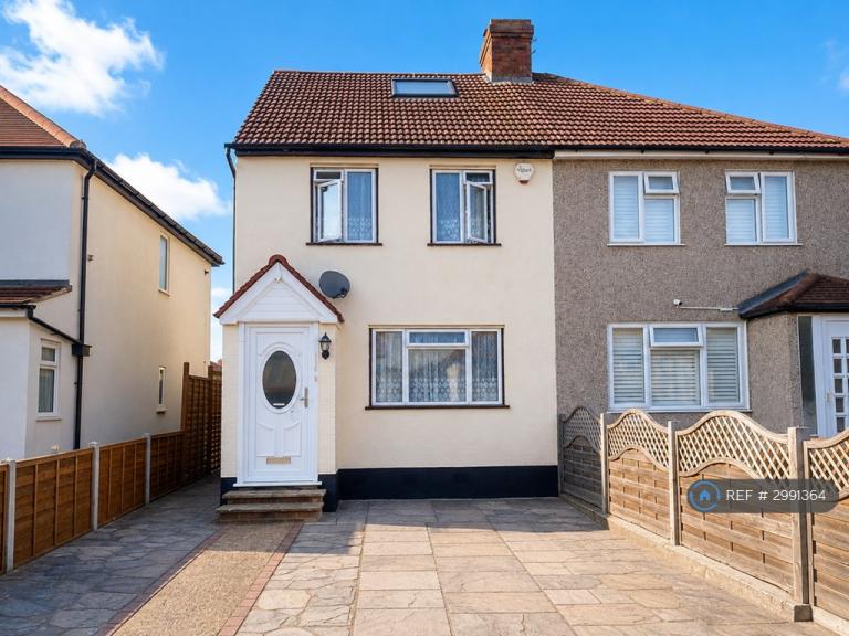 3 bedroom house in Ridge Road, Sutton, SM3 (3 bed) (#2991364)