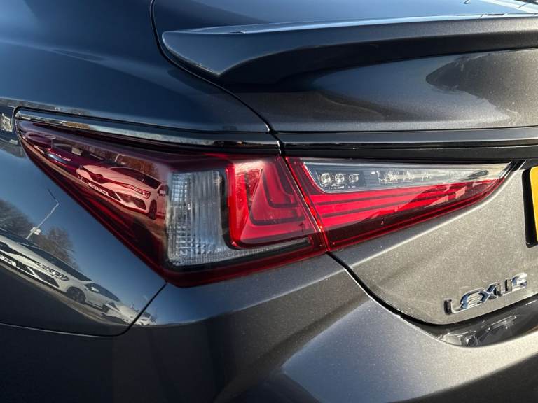 2023 Lexus ES 2.5 300h F Sport E-CVT Euro 6 (s/s) 4dr Saloon PETROL/ELECTRIC Automatic
