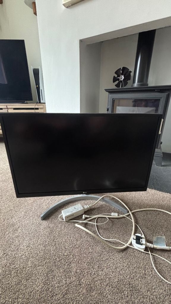 LG 27UP550-W 4K UHD Monitor – like new Condition 