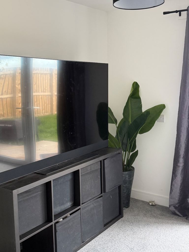 Lovely room in 3 bed house- £650 