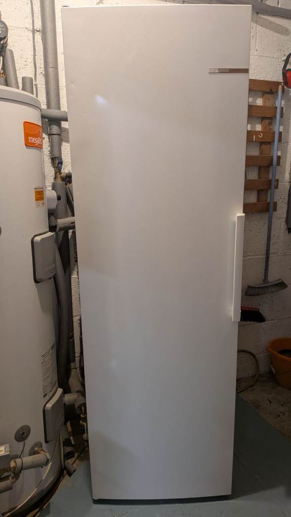 Bosch Freestanding Fridge – Great Condition