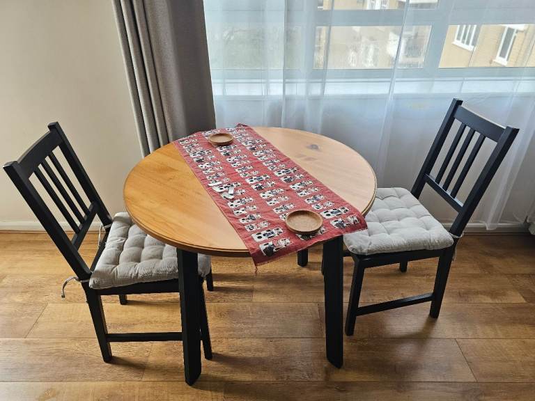 Dining table for 2 and chairs 