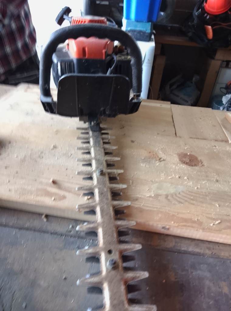 Petrol hedge trimmer Tanaka