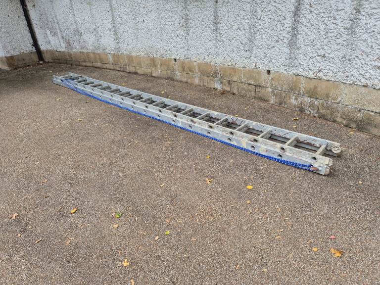 4.75 metre extending ladder, rope operated