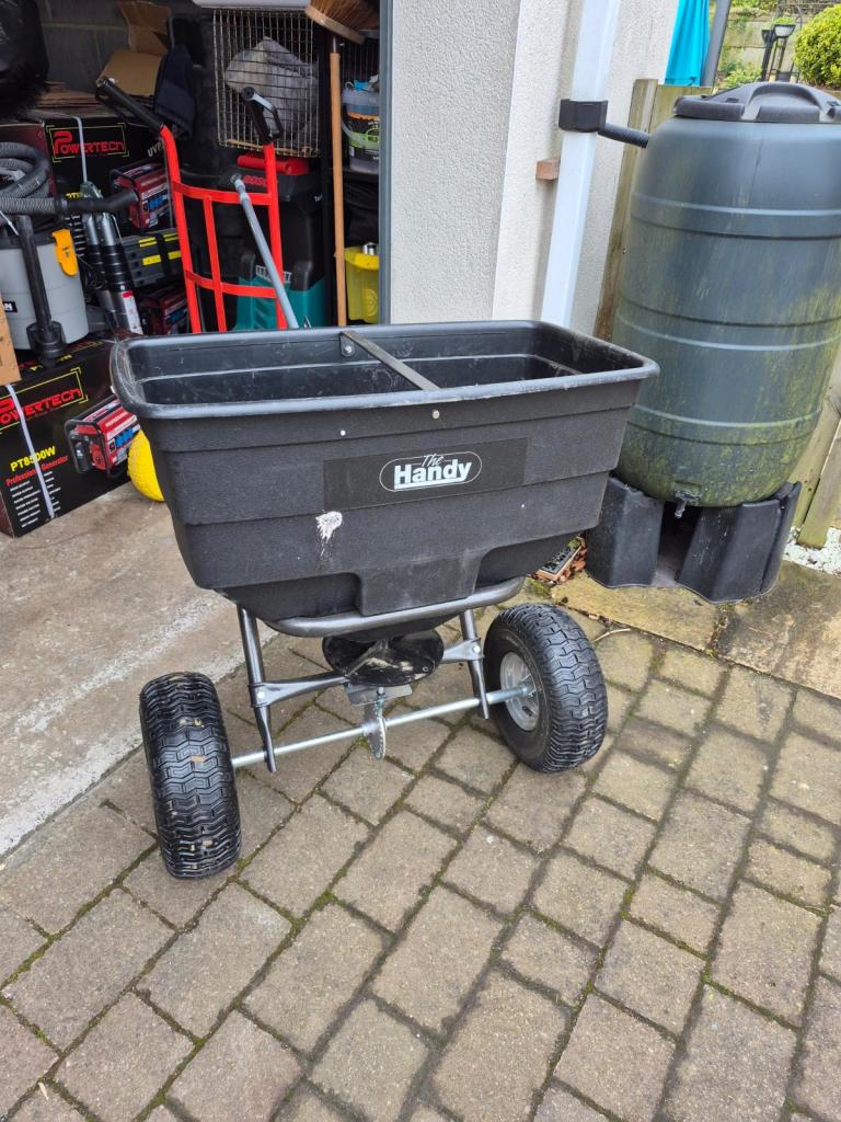 The Handy THTS175 broadcast spreader