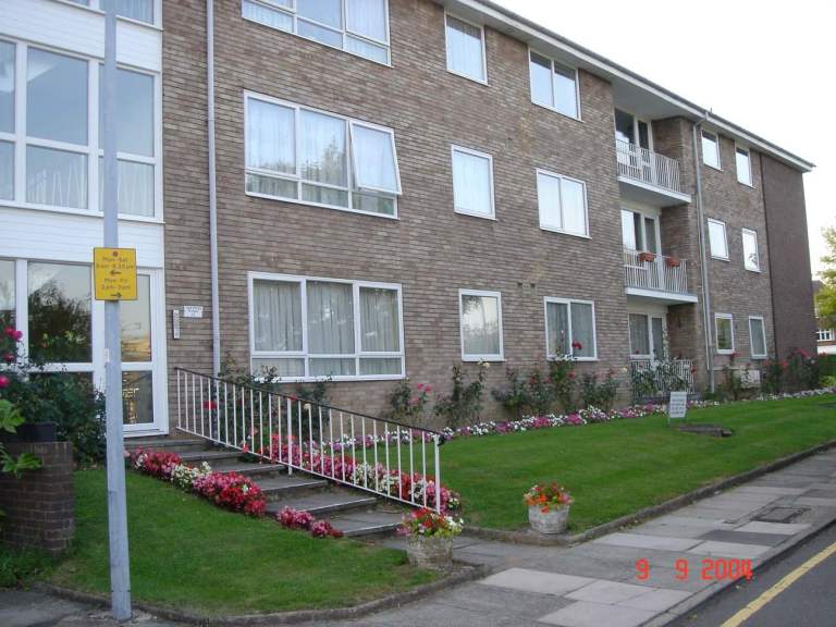 Spacious two bedroom, purpose build first floor flat, 50m from Oakwood station on Piccadilly line