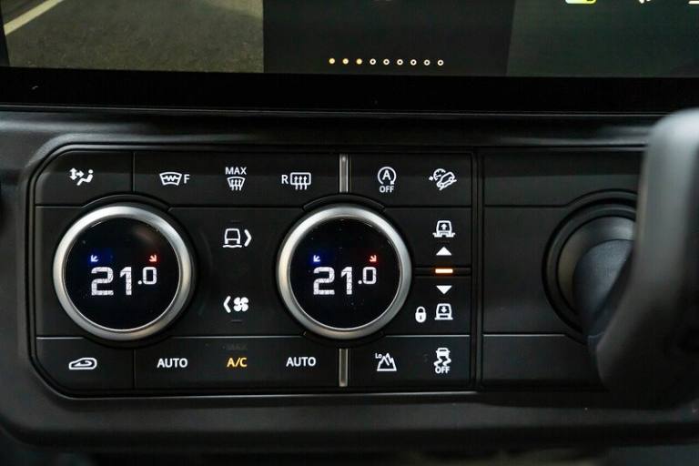  Land Rover SUV 4WD 3.0 Automatic Diesel Defender 90 Hard Top SUV Diesel Automatic