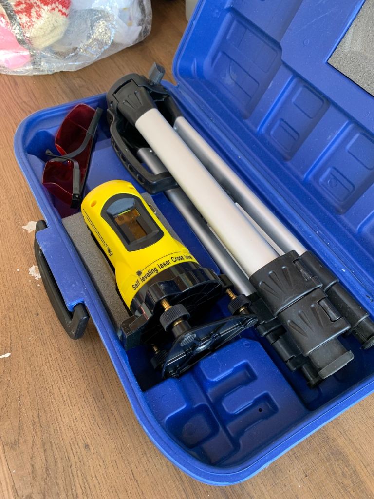 Self-Levelling Laser Cross Line Level with Tripod and Case