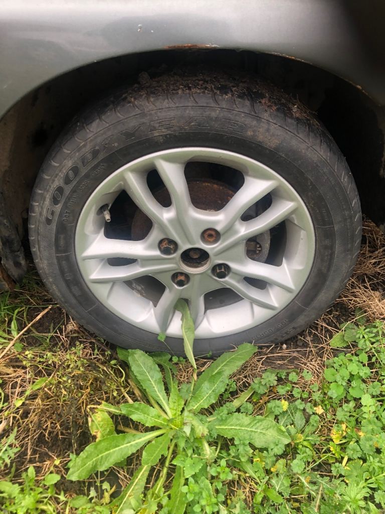 Ford alloy wheels with tires