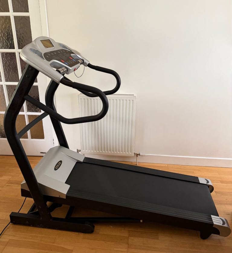 ETIGER fully automatic incline Treadmill, vgc, possible delivery to local area 